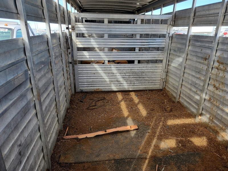 2010 Cm Trailer 2010 CM Horse Trailer