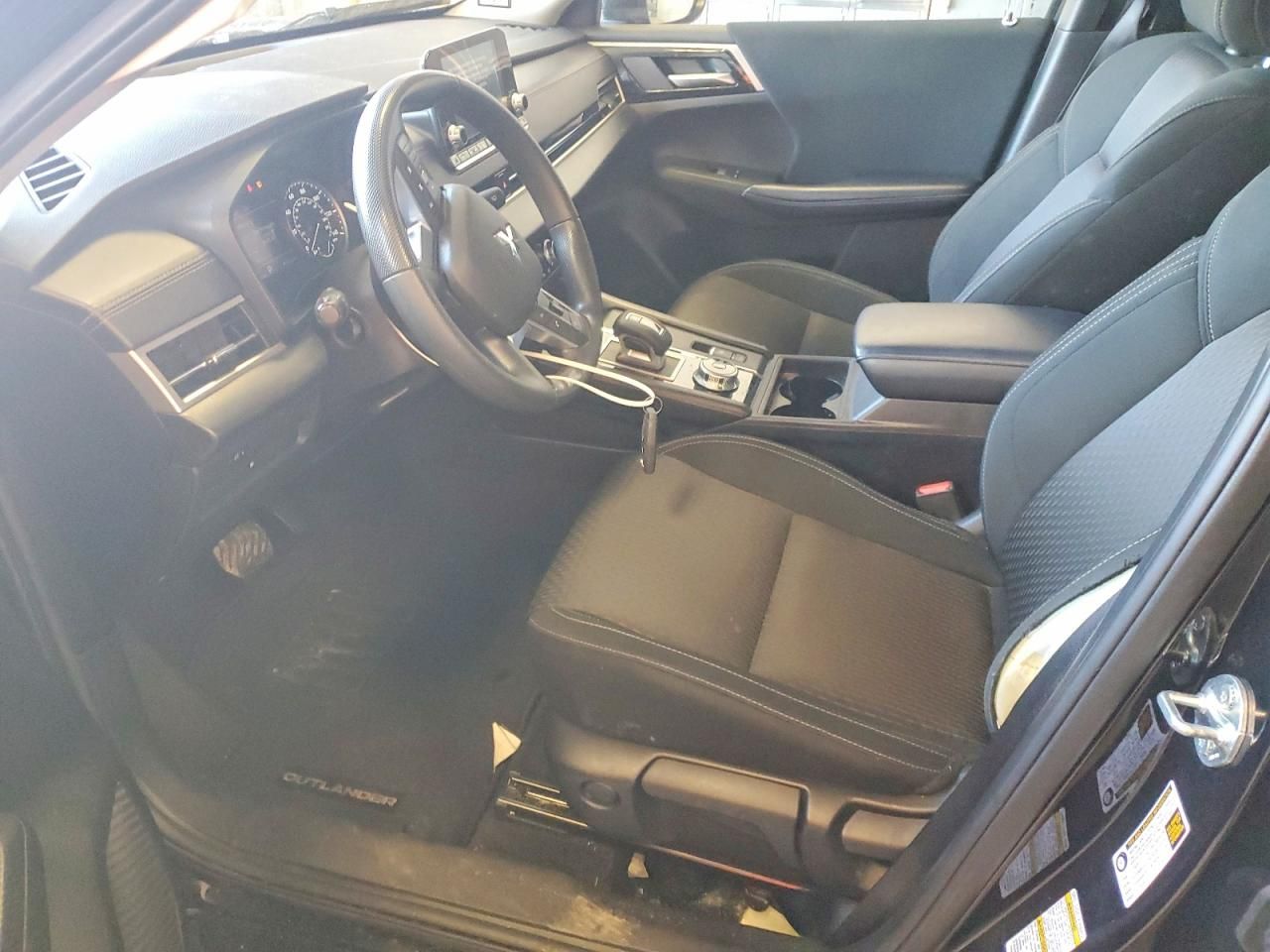 2024 Mitsubishi Outlander es