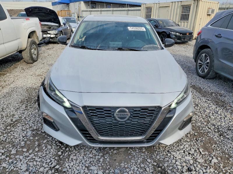 2019 Nissan Altima sr