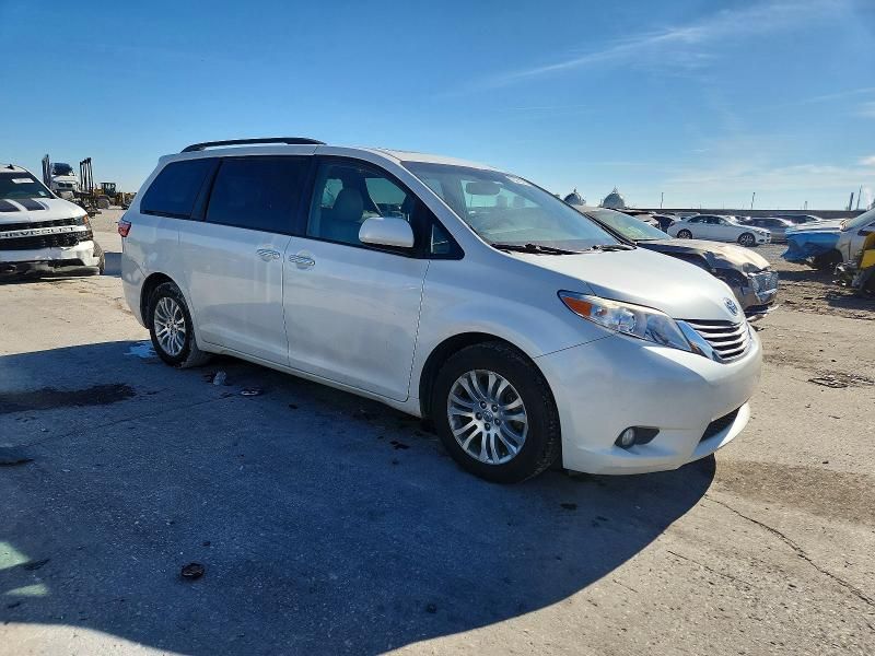 2017 Toyota Sienna xle