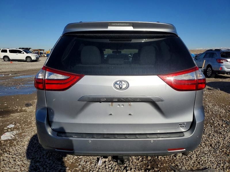 2015 Toyota Sienna xle