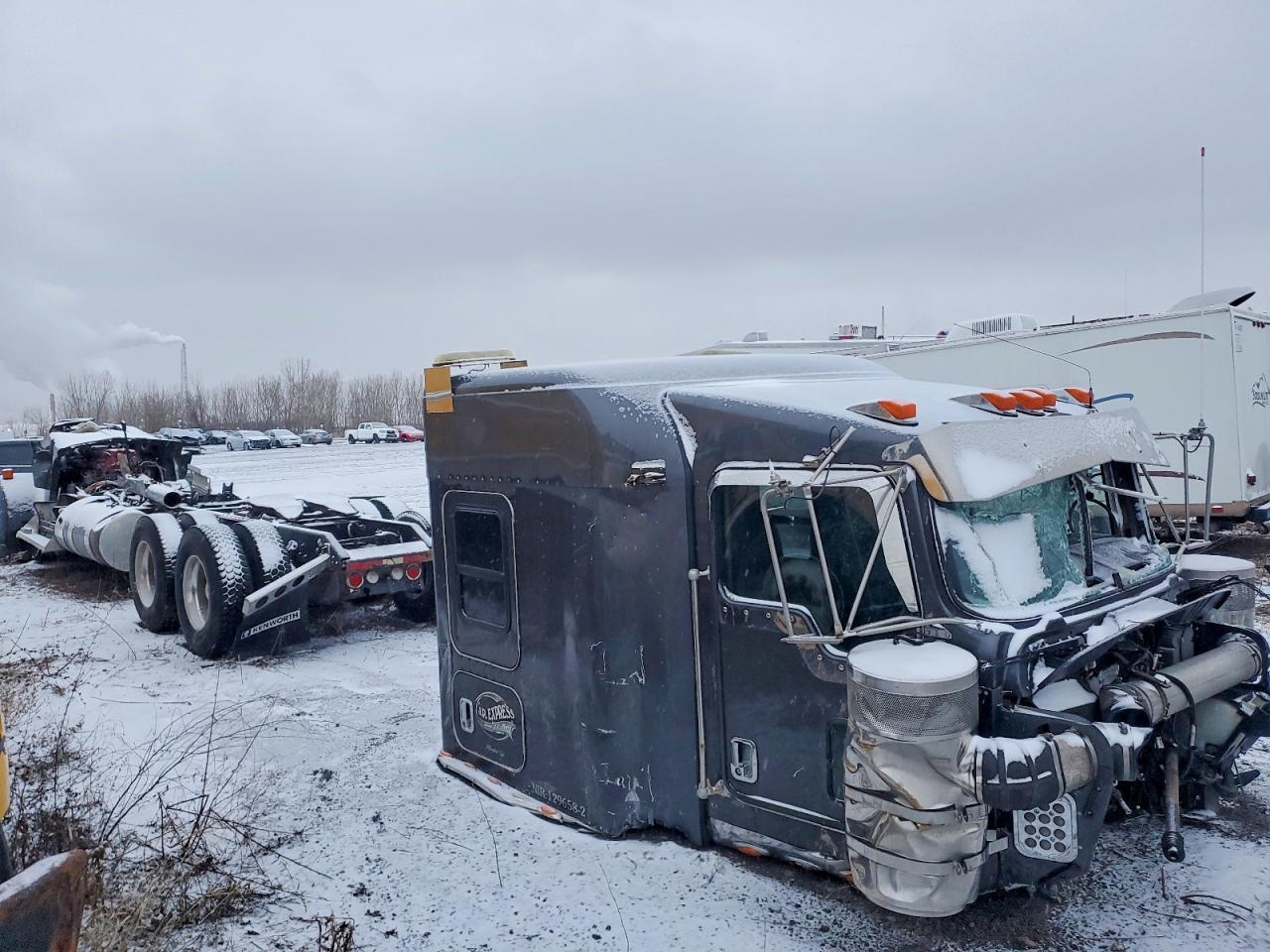 2018 Kenworth Constructi-Truck Cab AND Chassis