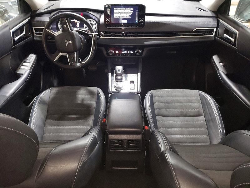 2023 Mitsubishi Outlander se