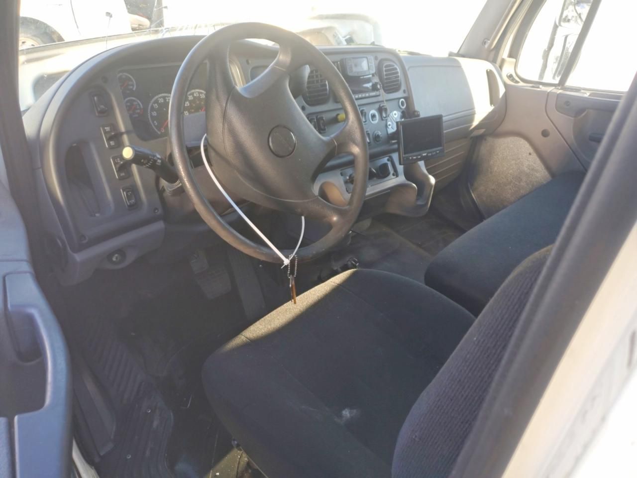 2022 Freightliner Business Class M2 BOX Truck