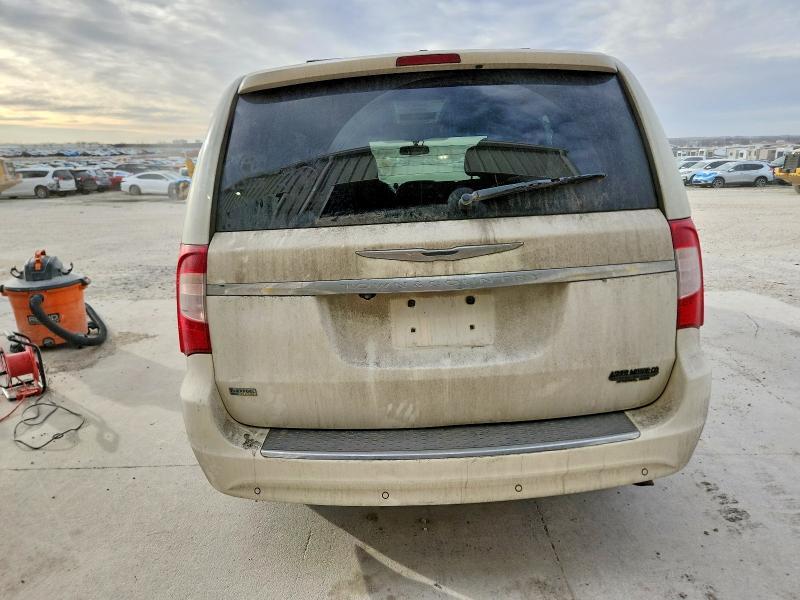 2011 Chrysler Town & Country Touring l
