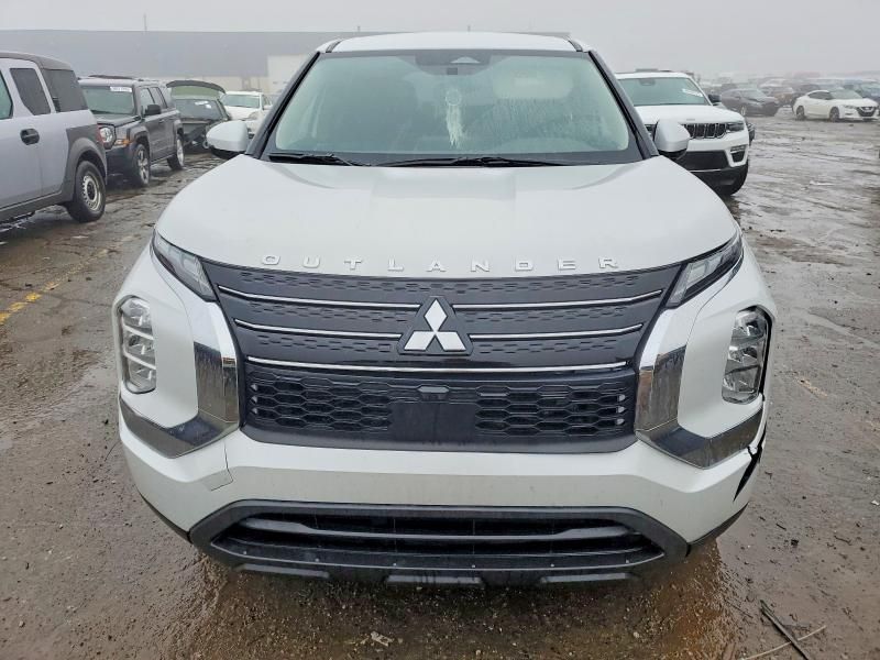2022 Mitsubishi Outlander es