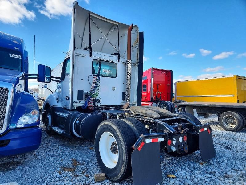 2016 Kenworth T680 Semi Truck