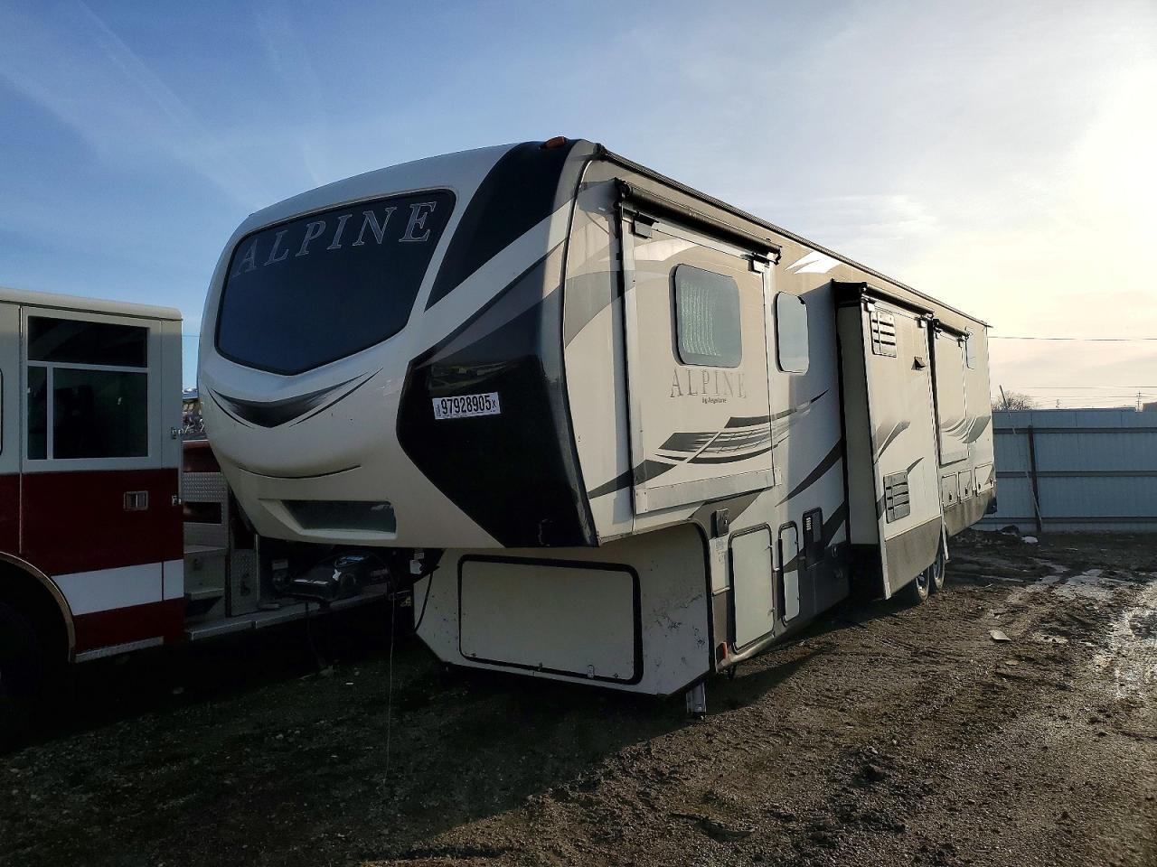 2019 Trailers Alpine FIF 3700