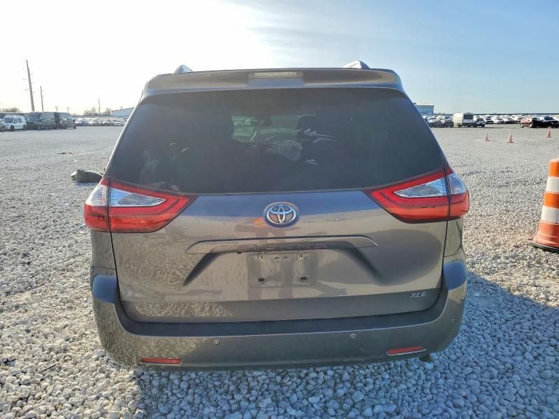 2015 Toyota Sienna xle