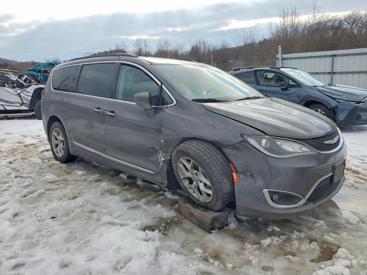 2017 Chrysler Pacifica Touring l
