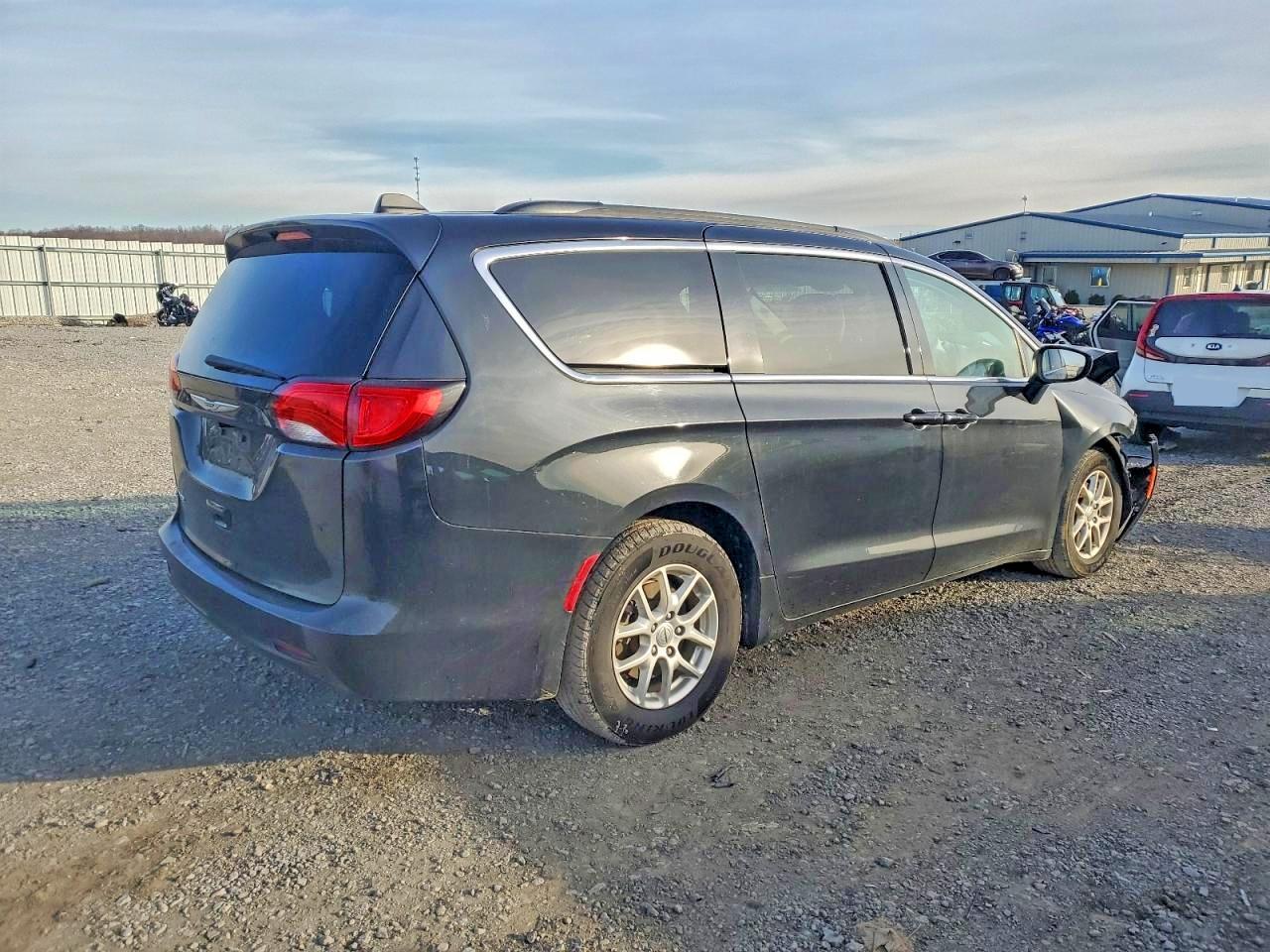 2021 Chrysler Voyager lxi