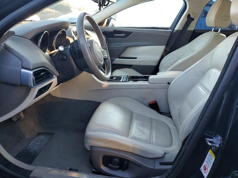 2017 Jaguar Xe Prestige