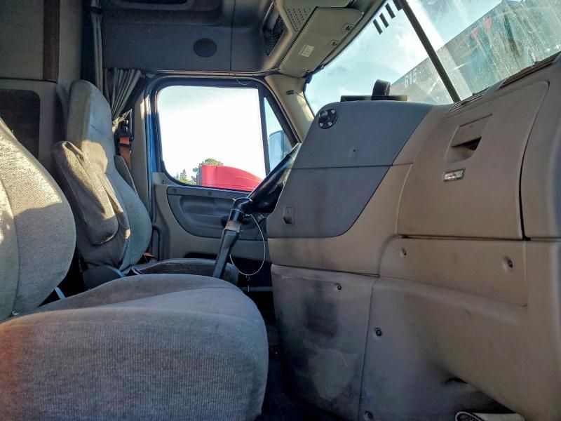 2016 Freightliner Cascadia 113 Semi Truck