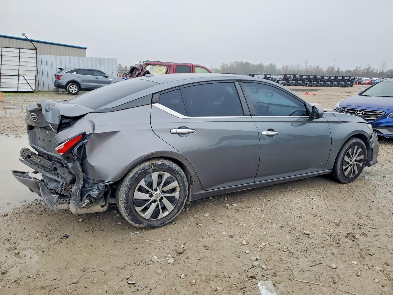 2020 Niss Altima