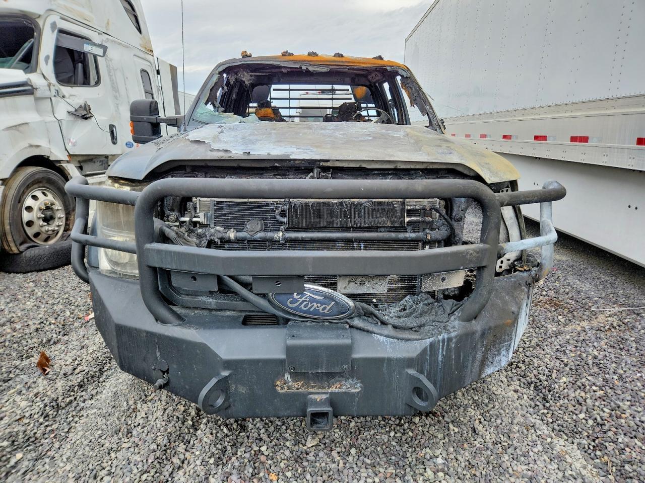 2013 Ford F450 Super Duty Flatbed Truck