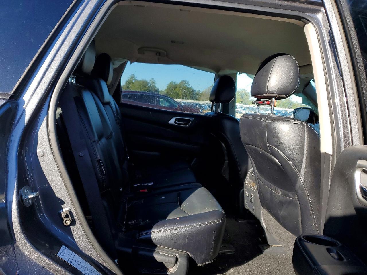 2020 Nissan Pathfinder sl
