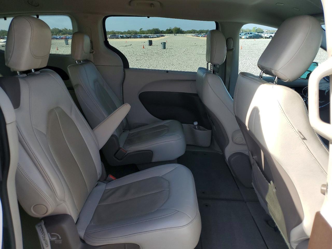 2020 Chrysler Pacifica Touring l