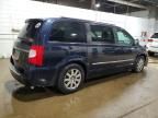 2011 Chrysler Town & Country Touring l