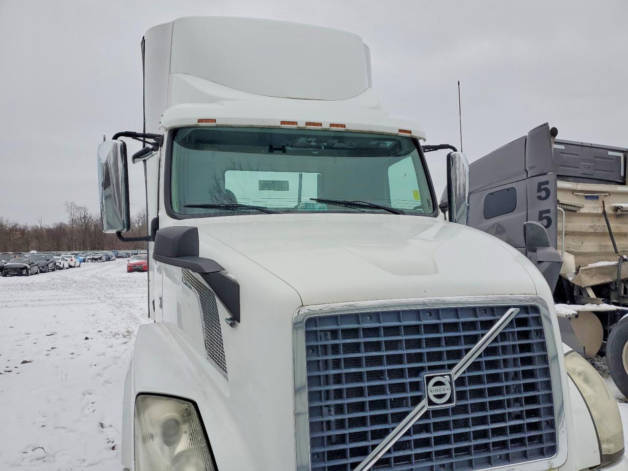 2015 Volvo VNL Semi Truck