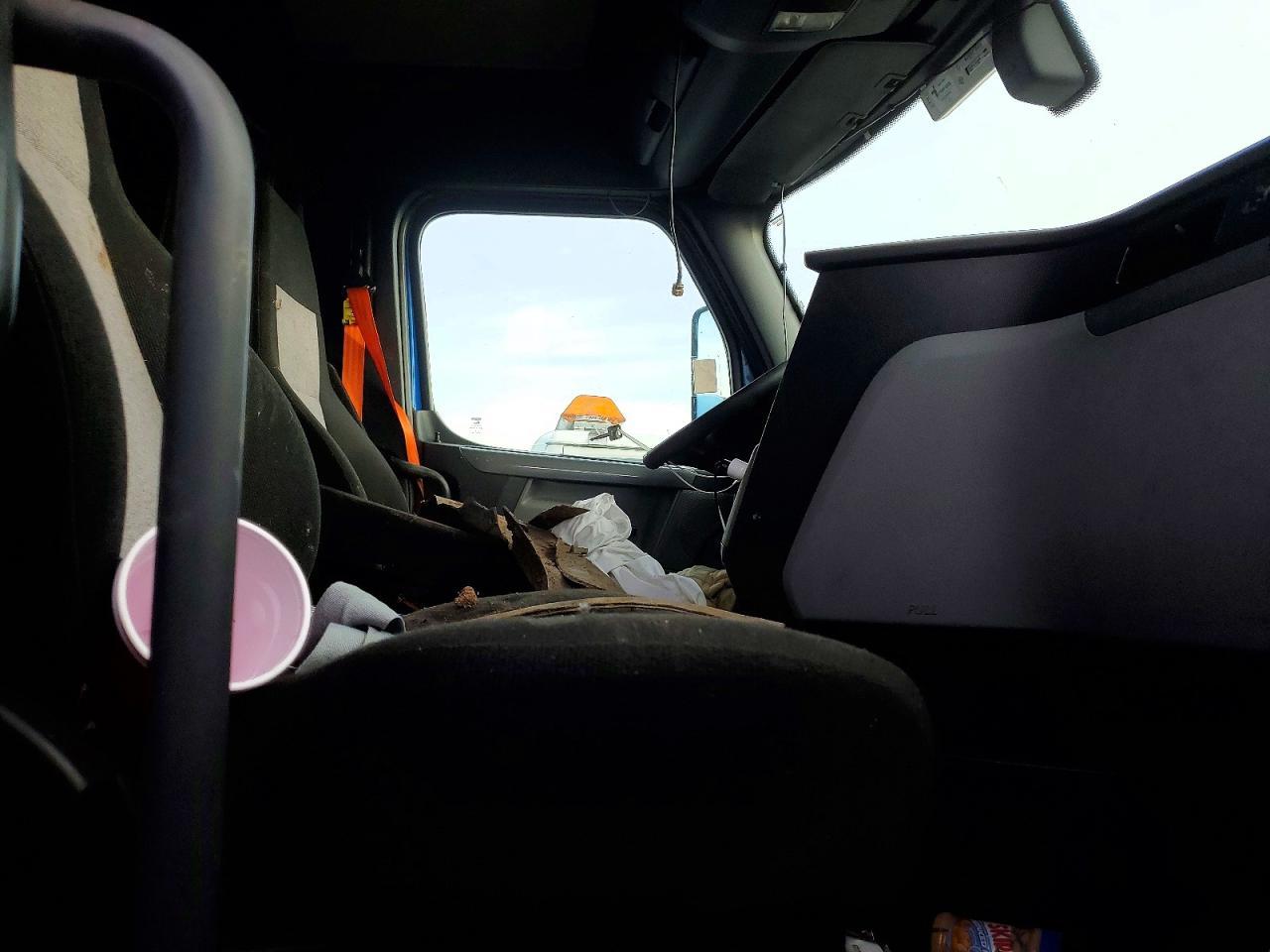 2019 Freightliner Cascadia 126 Truck Cab AND Chassis