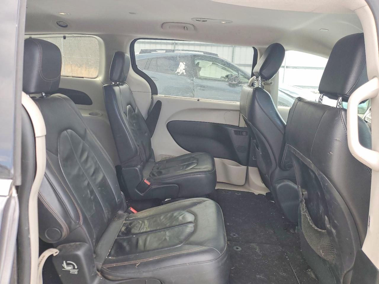 2017 Chrysler Pacifica Touring l