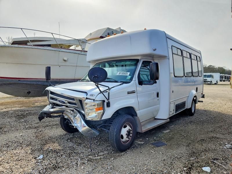 2018 Ford Econoline E450 Super Duty Cutaway Van
