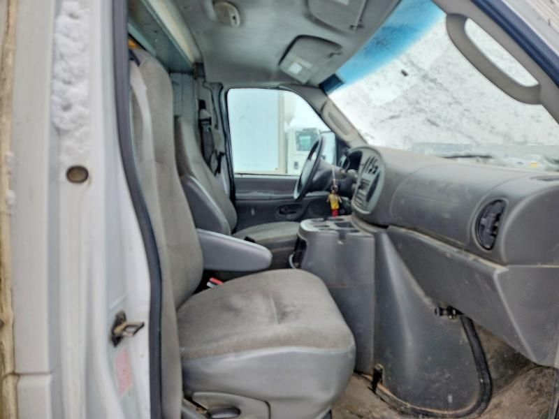 2004 Ford Econoline E450 Super Duty Cutaway Van