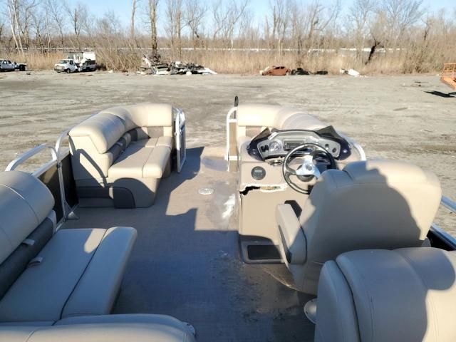 2021 Sun Tracker Boat