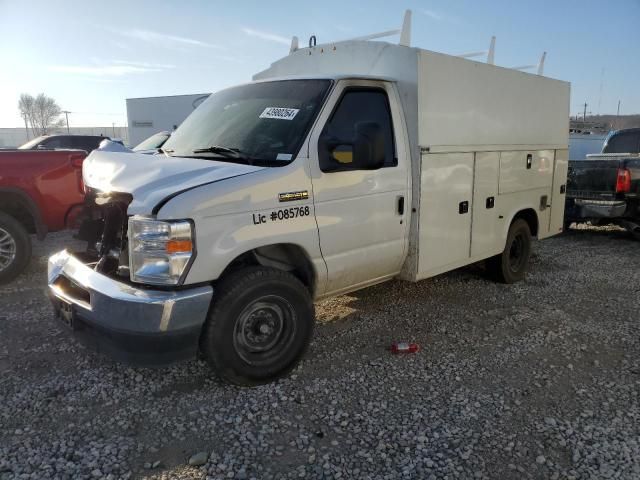 2022 Ford Econoline E350 Super Duty Cutaway Van