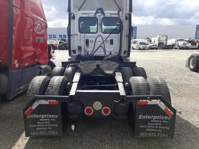 2015 Freightliner Cascadia 113