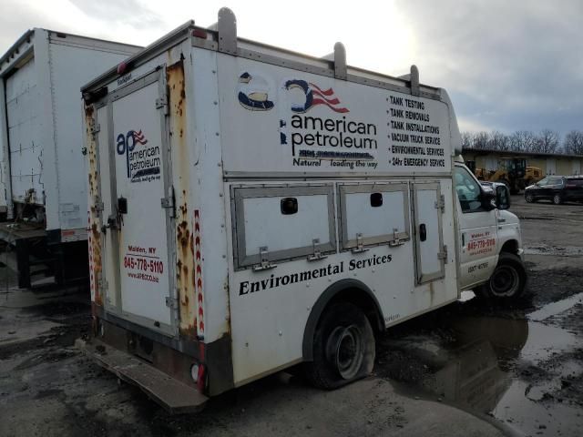 2014 Ford Econoline E350 Super Duty Cutaway Van