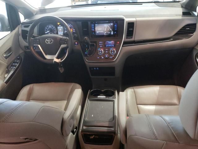 2017 Toyota Sienna XLE