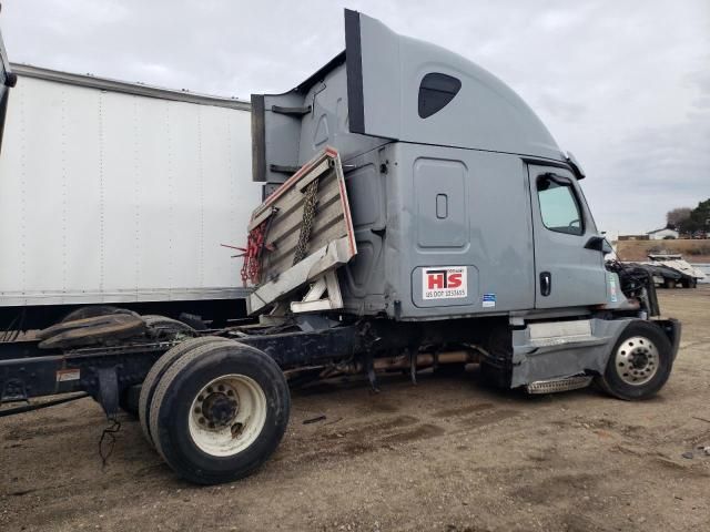 2020 Freightliner Cascadia 126