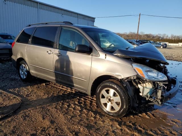 2004 Toyota Sienna CE