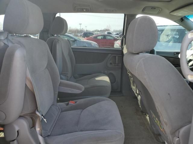 2004 Toyota Sienna CE