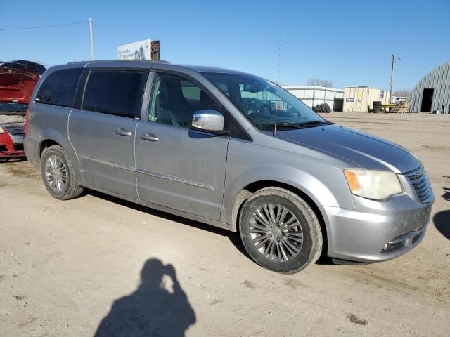 2014 Chrysler Town & Country Touring L