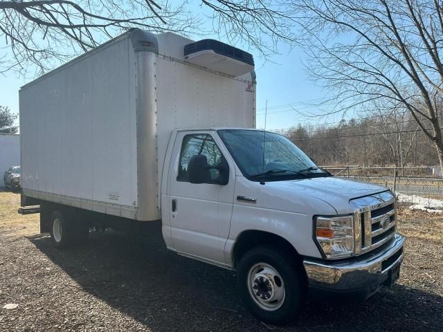 2016 Ford Econoline E450 Super Duty Cutaway Van