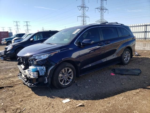 2022 Toyota Sienna LE