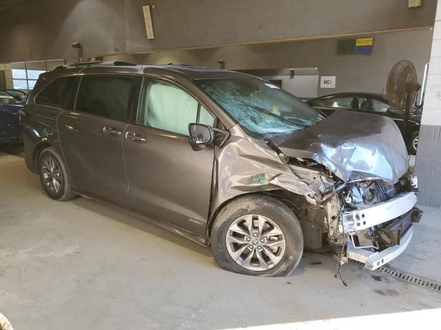 2021 Toyota Sienna XLE