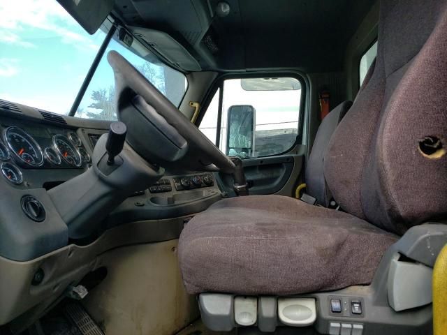 2017 Freightliner Cascadia 113