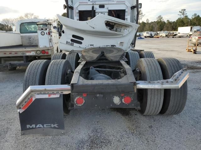 2016 Mack 600 CXU600