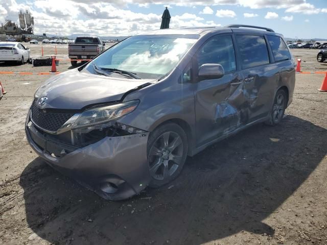 2016 Toyota Sienna SE