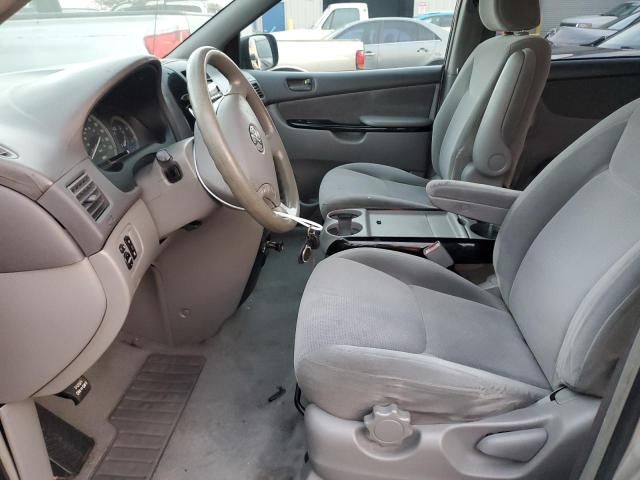 2004 Toyota Sienna CE