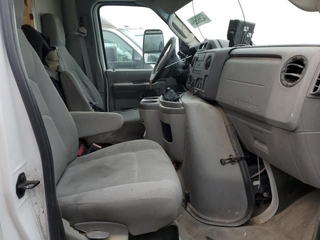 2016 Ford Econoline E450 Super Duty Cutaway Van