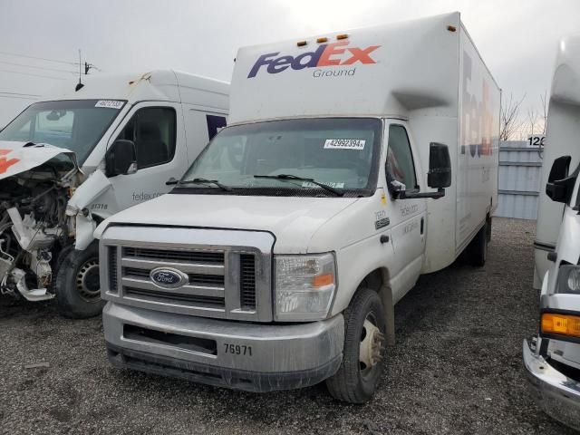 2016 Ford Econoline E450 Super Duty Cutaway Van