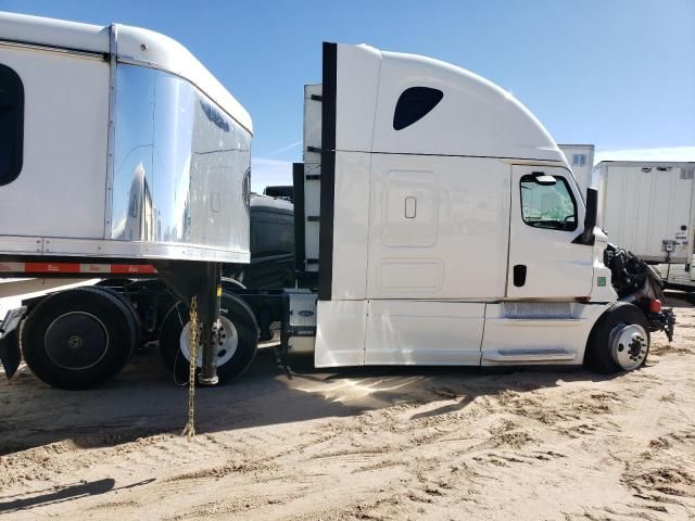 2020 Freightliner Cascadia 126