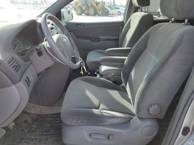 2004 Toyota Sienna CE