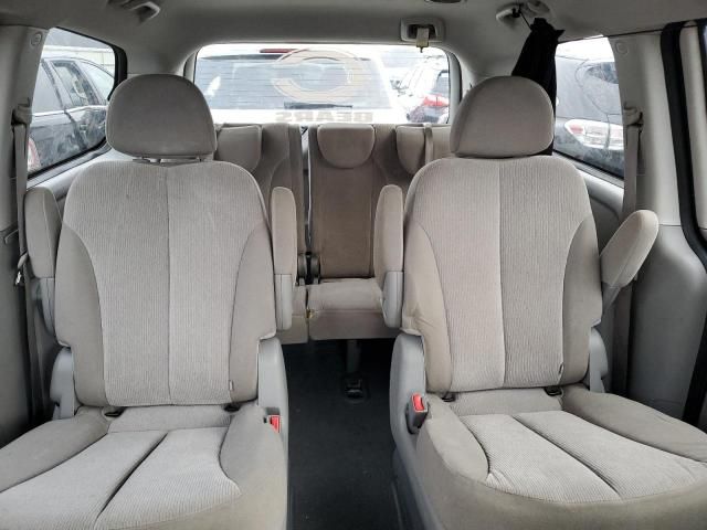 2012 KIA Sedona LX