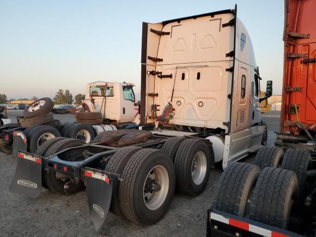 2020 Freightliner Cascadia 126