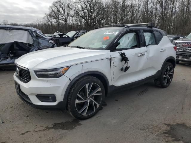 2022 Volvo XC40 T5 R-Design